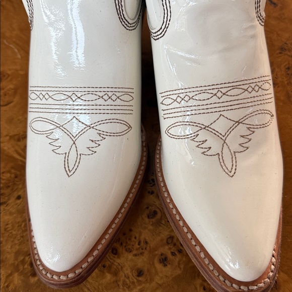 Corral cream colored western short booties. Size 7-1/2 - Picture 4 of 12